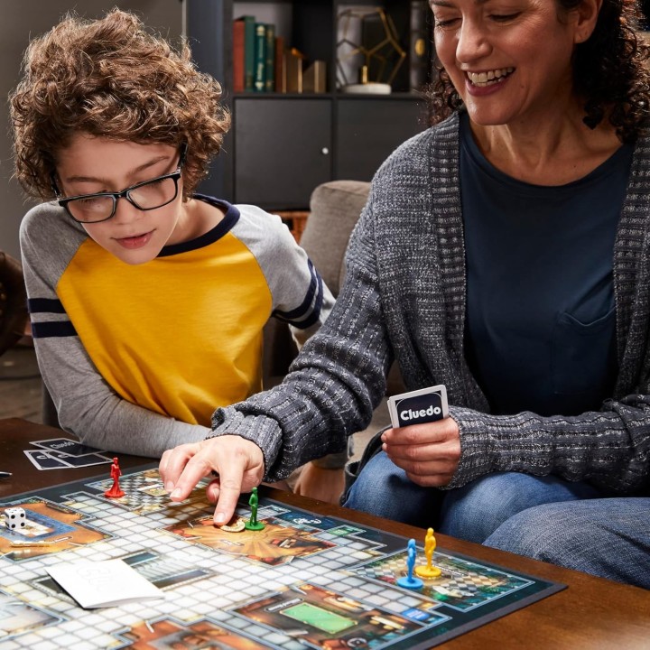Cluedo – Jeu d'Enquête, Meurtre et Déduction Classique | Kroma